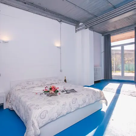 Апартаменты Sleeps 8 *