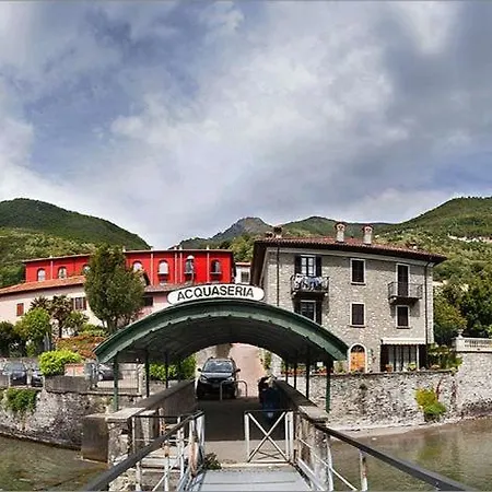 Sleeps 8 *