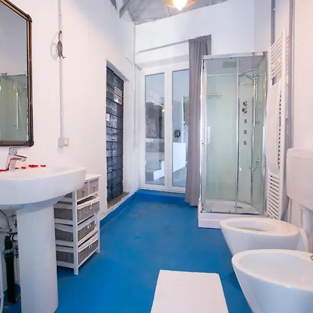 Sleeps 8 דירה